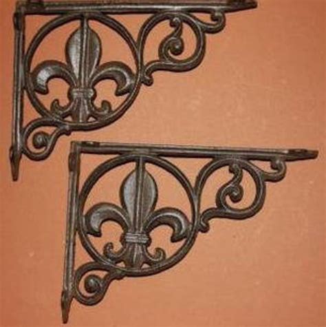 Metal Fleur De Lis Bracket 